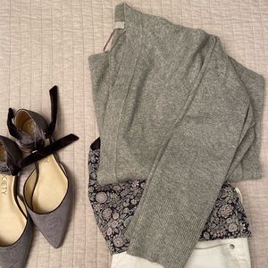 DONATING 11/21 MAKE OFFER ! Loft cardigan